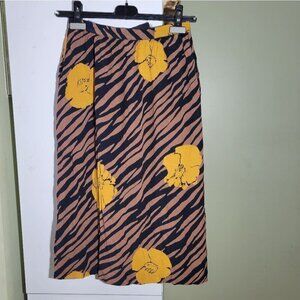 ❤️ 3 for $35 VINTAGE Surrey Classics yellow flora animal stripes midi skirt S